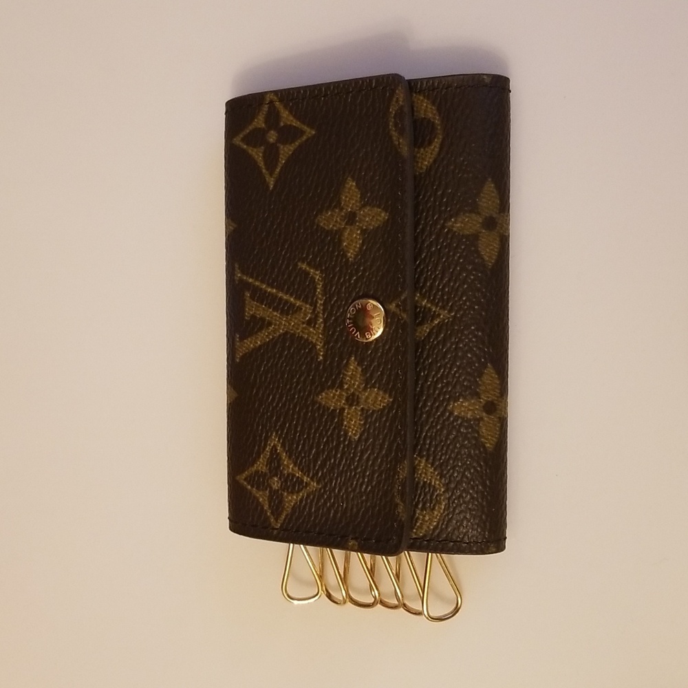 Authentic Louis Vuitton 6 key holders Brown Case